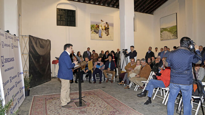 El periodista Enrique Gallego fue el encargado de presentar ayer a los miembros del nuevo partido.