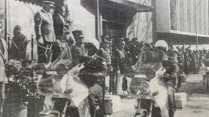 La presidencia, en calle Taxdirt, durante la parada militar que abrió la Policía Local motorizada.